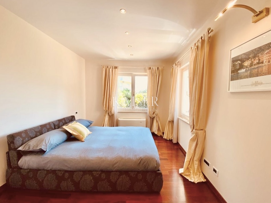 Opatija, Ičići – Intero piano in stile veneziano di una villa con ampia terrazza e splendida vista sul mare