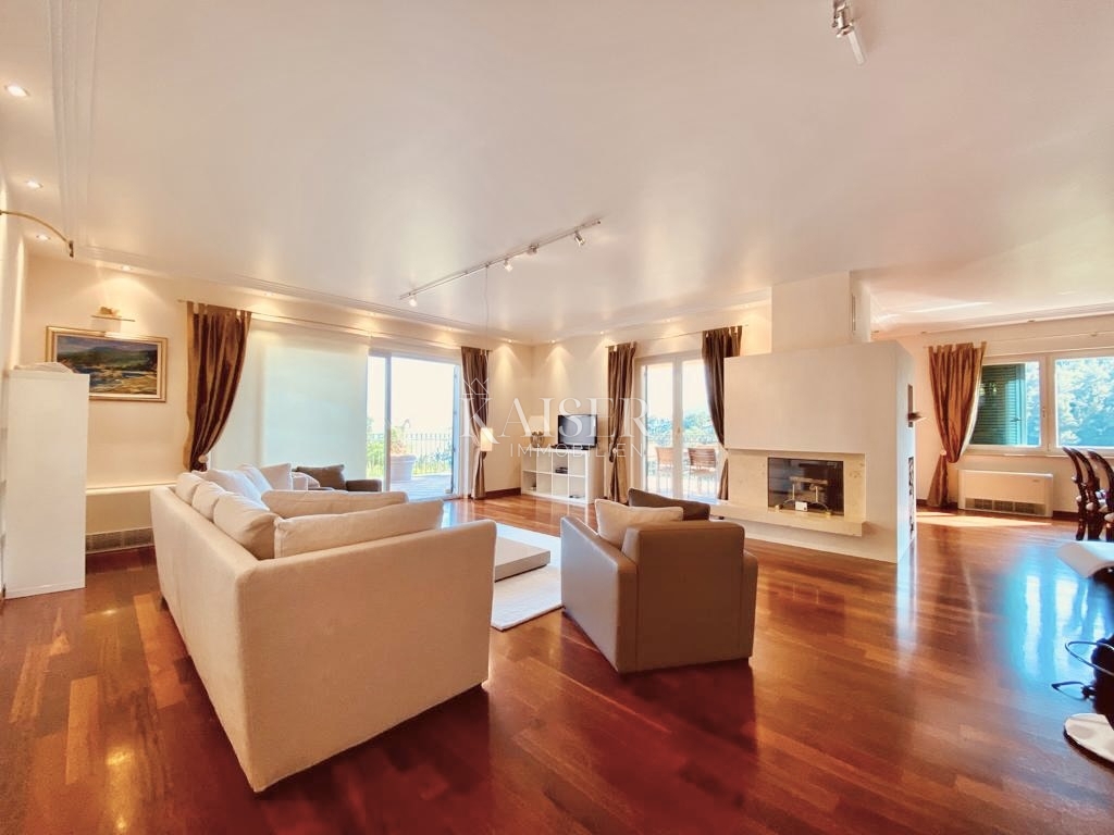 Opatija, Ičići – Intero piano in stile veneziano di una villa con ampia terrazza e splendida vista sul mare