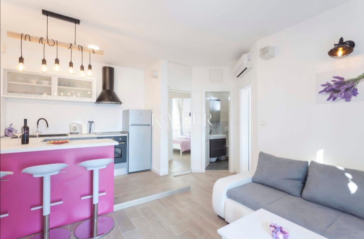 Živogošće Porat - Affascinante casa in pietra con tre appartamenti, prima fila al mare