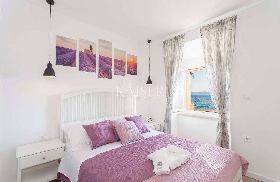 Živogošće Porat - Affascinante casa in pietra con tre appartamenti, prima fila al mare