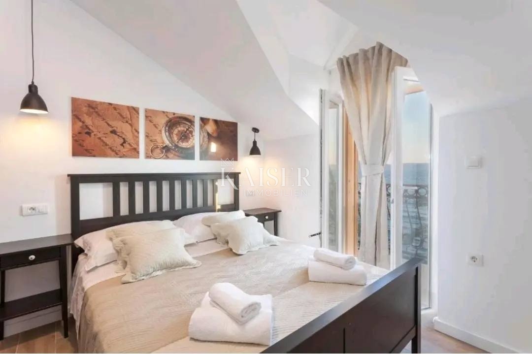 Živogošće Porat - Affascinante casa in pietra con tre appartamenti, prima fila al mare