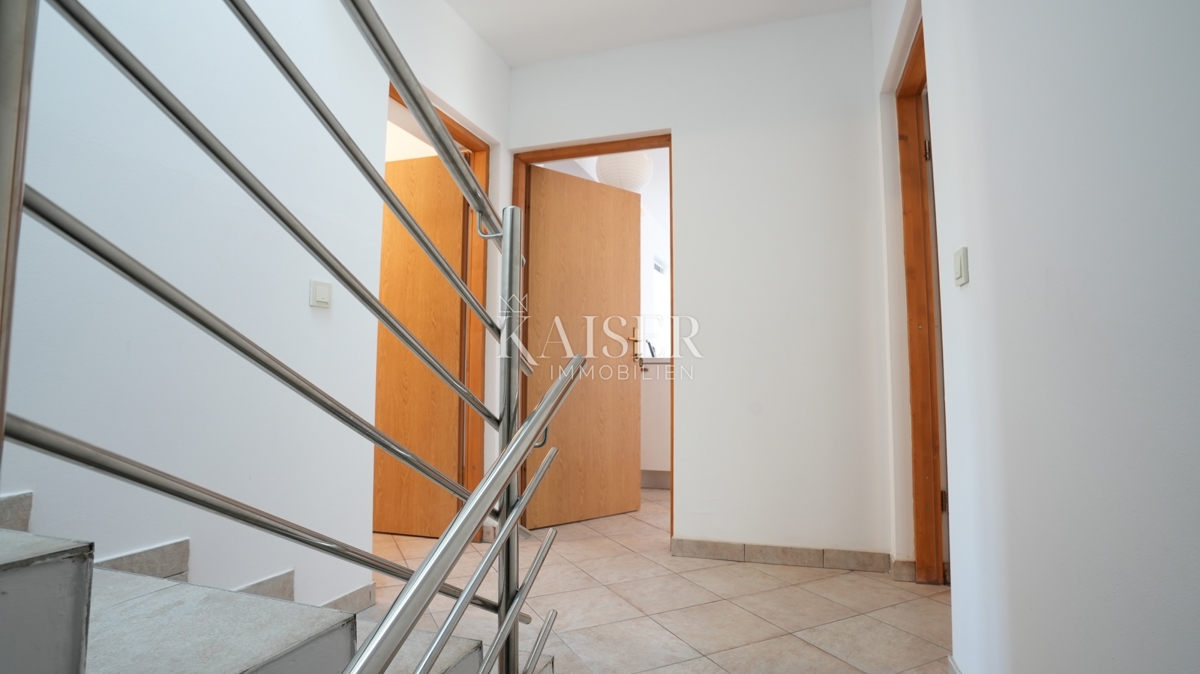 Šparadići, Šibenik - Casa con 5 unità e potenziale, a 100 m dal mare