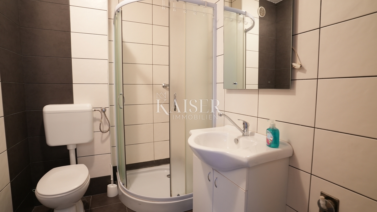 Šparadići, Šibenik - Casa con 5 unità e potenziale, a 100 m dal mare