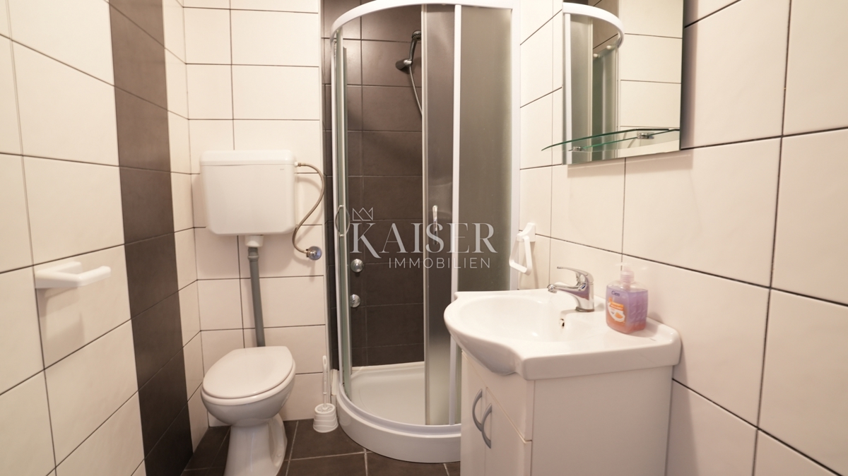 Šparadići, Šibenik - Casa con 5 unità e potenziale, a 100 m dal mare