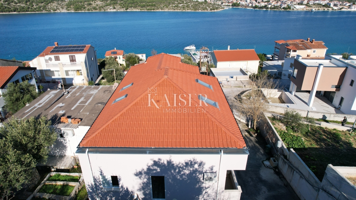 Šparadići, Šibenik - Casa con 5 unità e potenziale, a 100 m dal mare