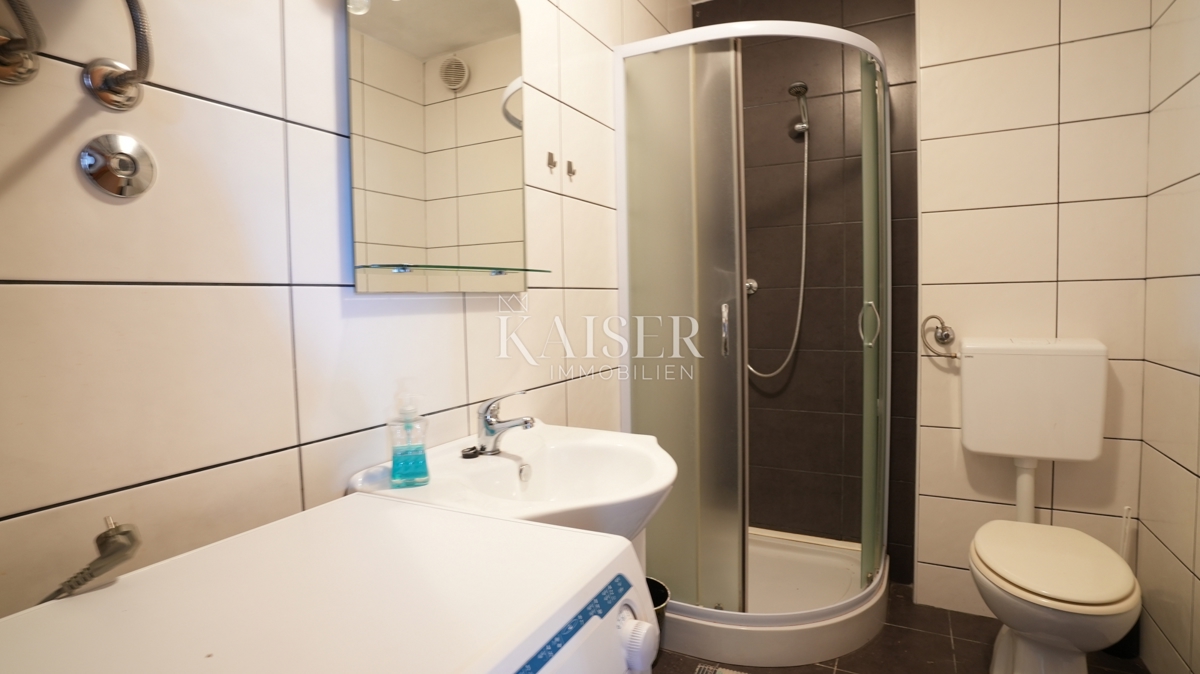 Šparadići, Šibenik - Casa con 5 unità e potenziale, a 100 m dal mare