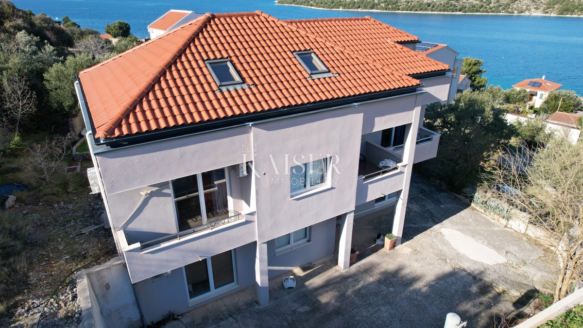 Šparadići, Šibenik - Casa con 5 unità e potenziale, a 100 m dal mare