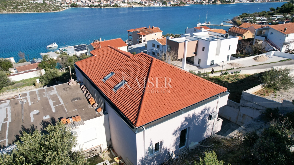 Šparadići, Šibenik - Casa con 5 unità e potenziale, a 100 m dal mare