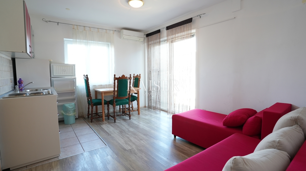 Šparadići, Šibenik - Casa con 5 unità e potenziale, a 100 m dal mare