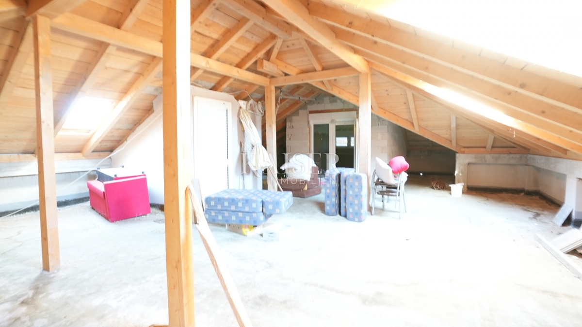 Šparadići, Šibenik - Casa con 5 unità e potenziale, a 100 m dal mare