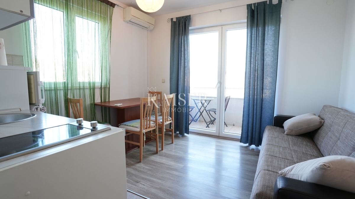 Šparadići, Šibenik - Casa con 5 unità e potenziale, a 100 m dal mare