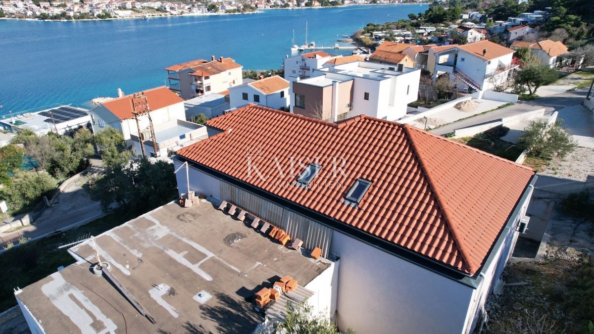 Šparadići, Šibenik - Casa con 5 unità e potenziale, a 100 m dal mare