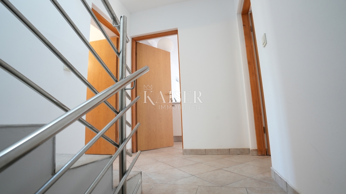 Šparadići, Šibenik - Casa con 5 unità e potenziale, a 100 m dal mare