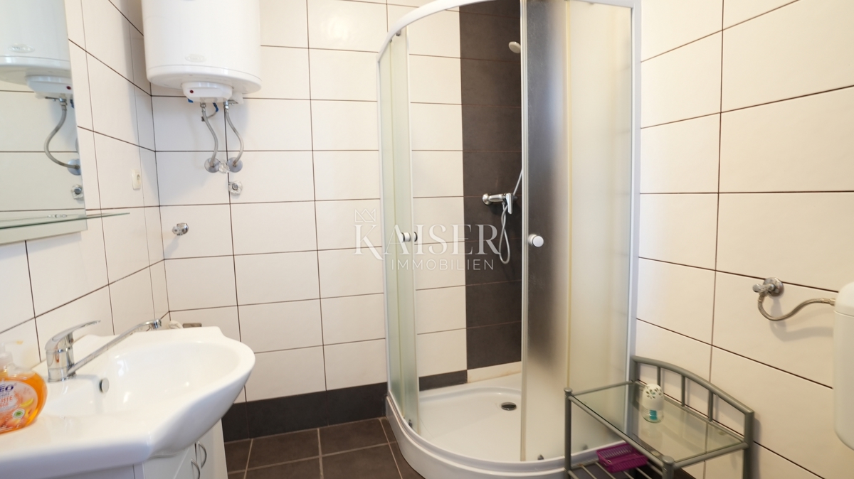 Šparadići, Šibenik - Casa con 5 unità e potenziale, a 100 m dal mare