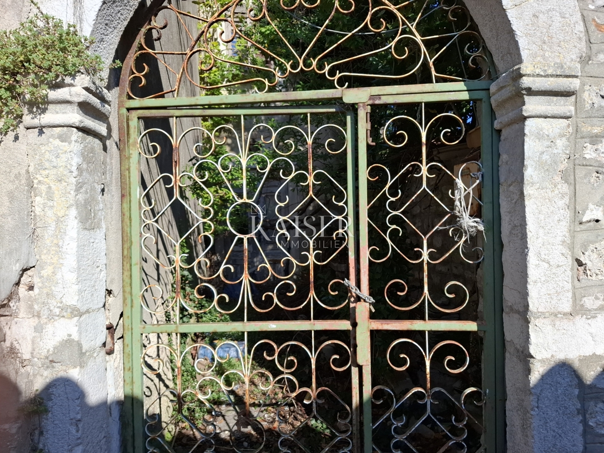 Isola di Cherso, Osor, vecchia casa in pietra di 140 m² da ristrutturare