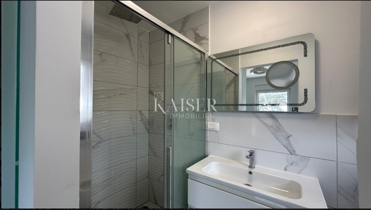 Rab, Banjol - Attico con terrazza sul tetto e vista panoramica