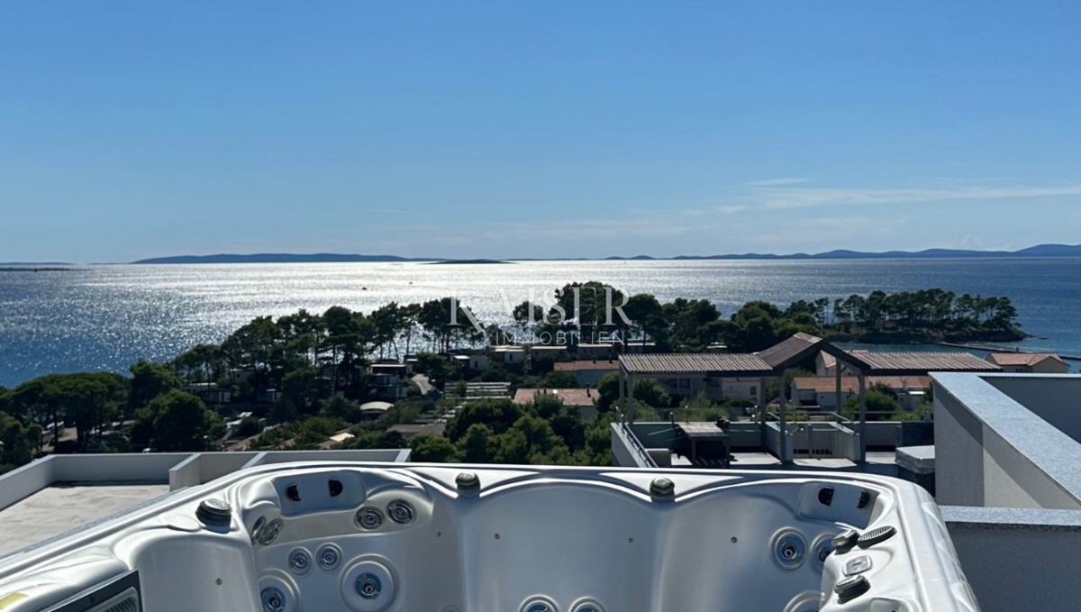 Rab, Banjol - Attico con terrazza sul tetto e vista panoramica