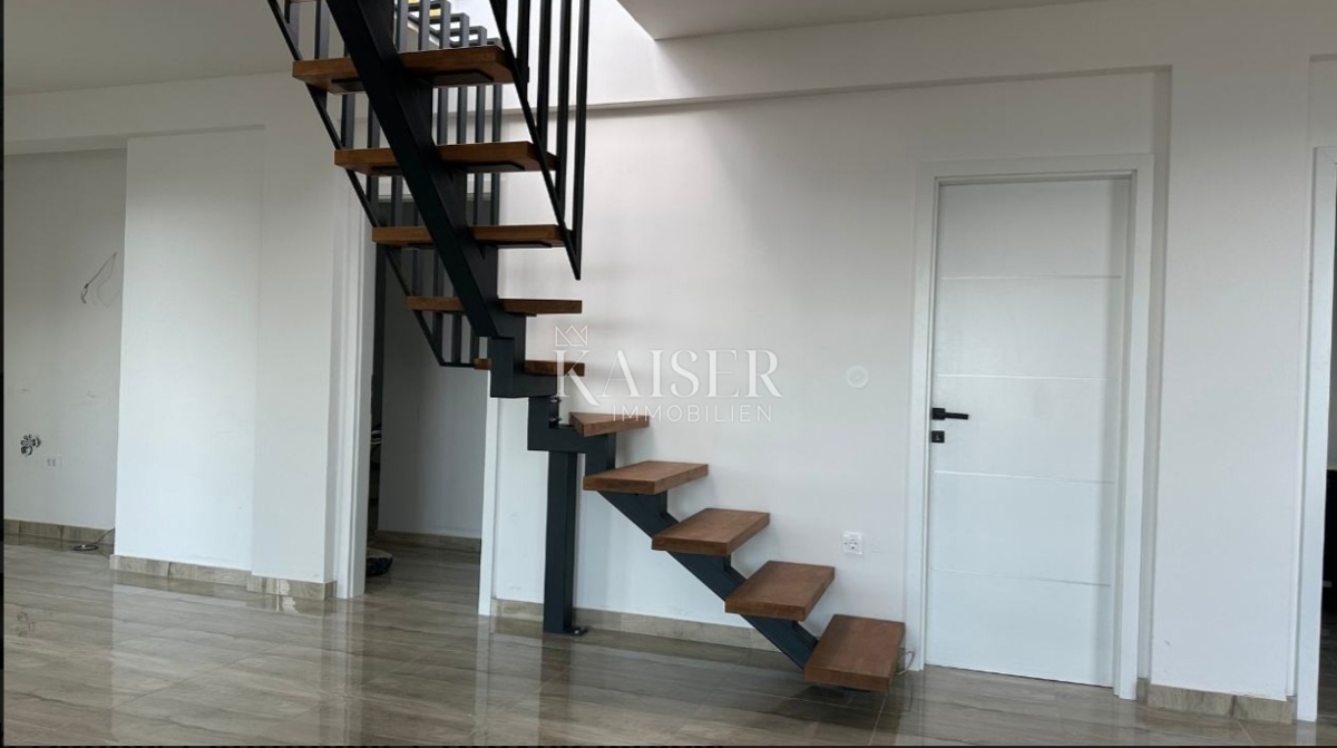 Rab, Banjol - Attico con terrazza sul tetto e vista panoramica