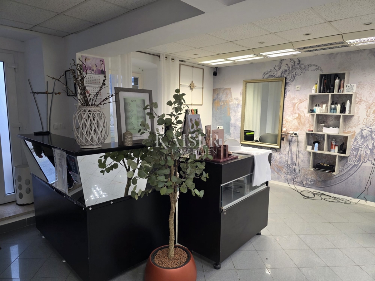 Mali Lošinj, Centro - locale commerciale con terrazza nella zona pedonale