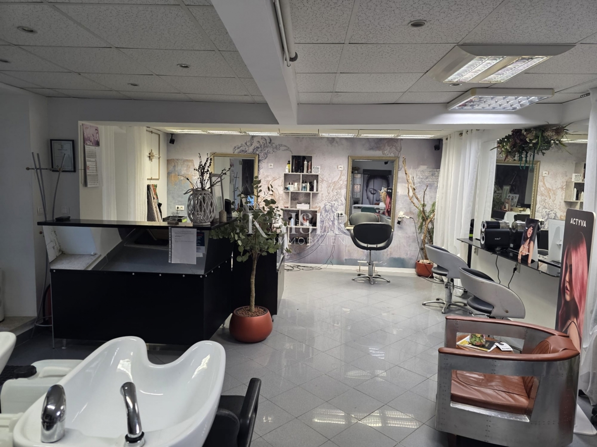 Mali Lošinj, Centro - locale commerciale con terrazza nella zona pedonale