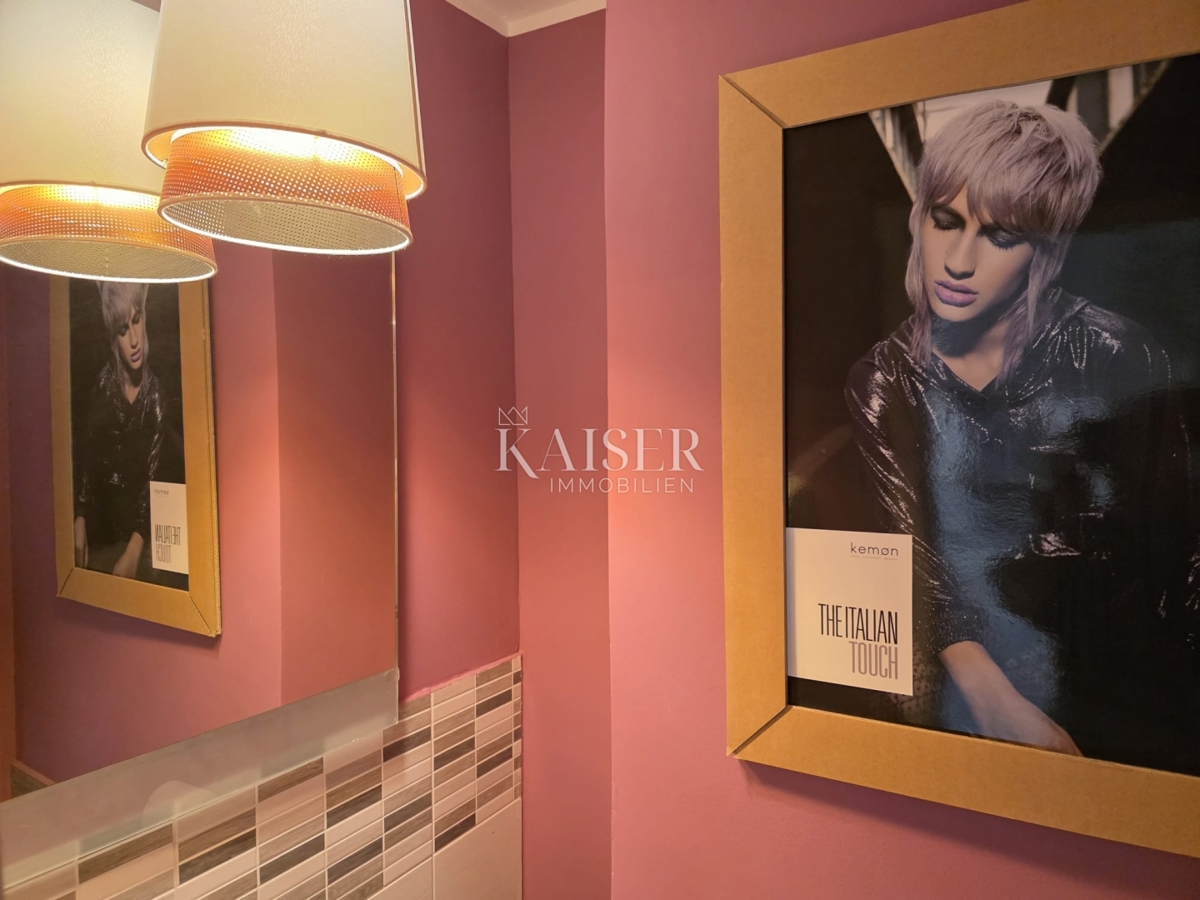 Mali Lošinj, Centro - locale commerciale con terrazza nella zona pedonale