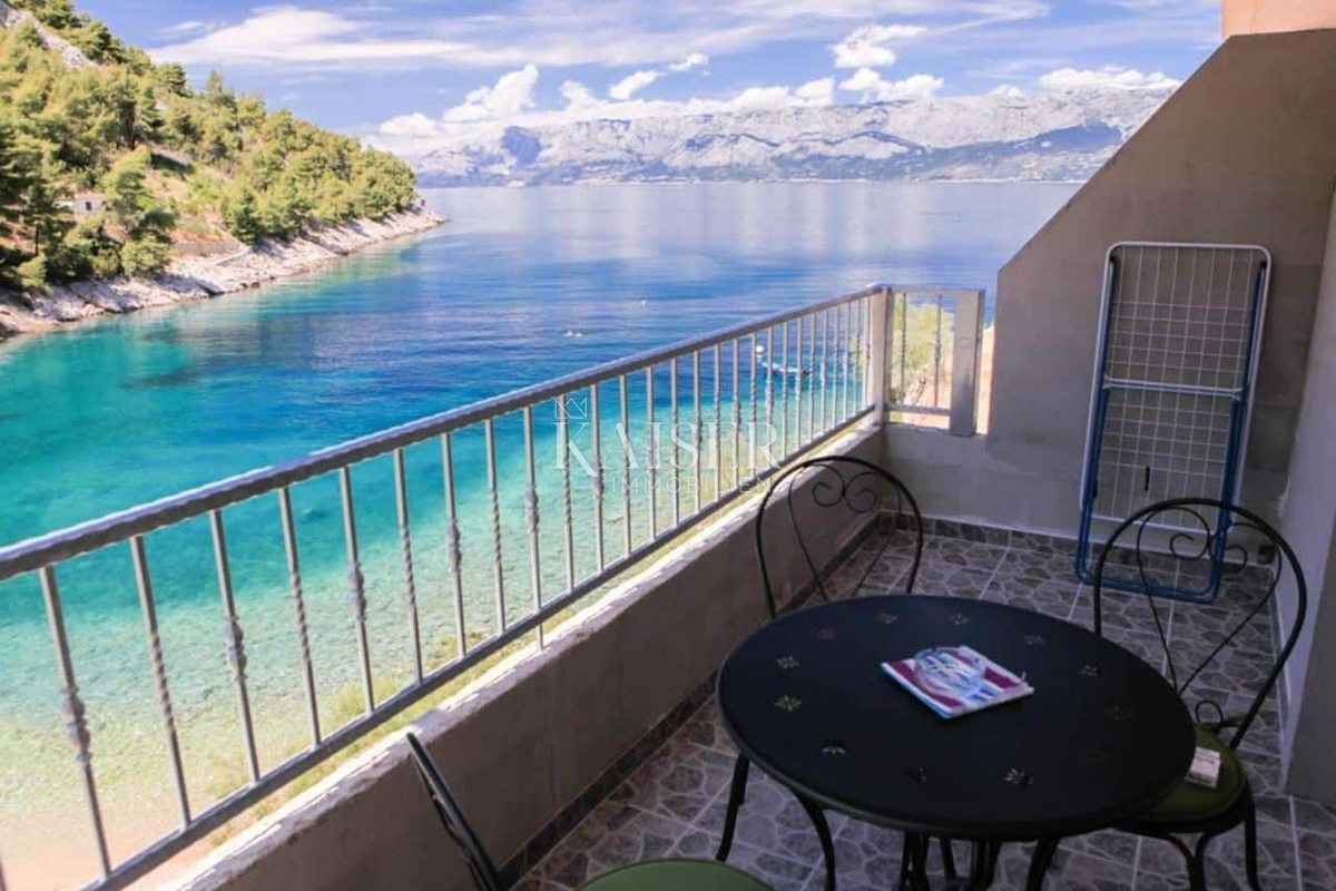 Casa tradizionale fronte mare sull'isola di Hvar