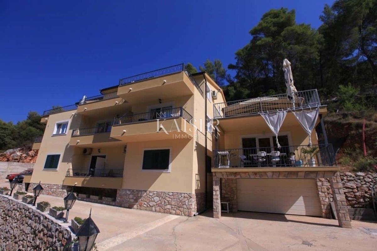 Casa tradizionale fronte mare sull'isola di Hvar