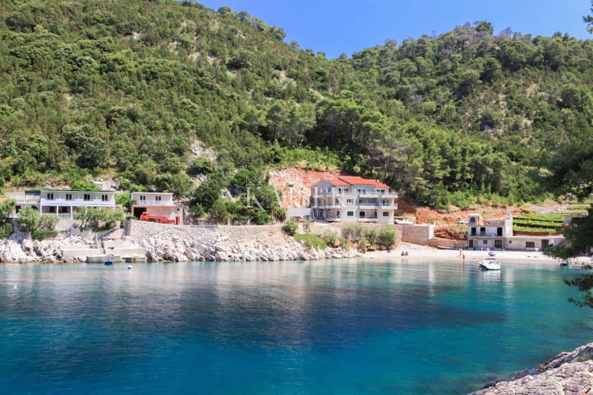 Casa tradizionale fronte mare sull'isola di Hvar
