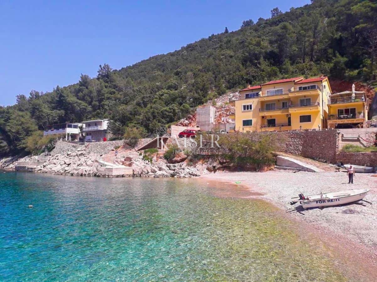 Casa tradizionale fronte mare sull'isola di Hvar