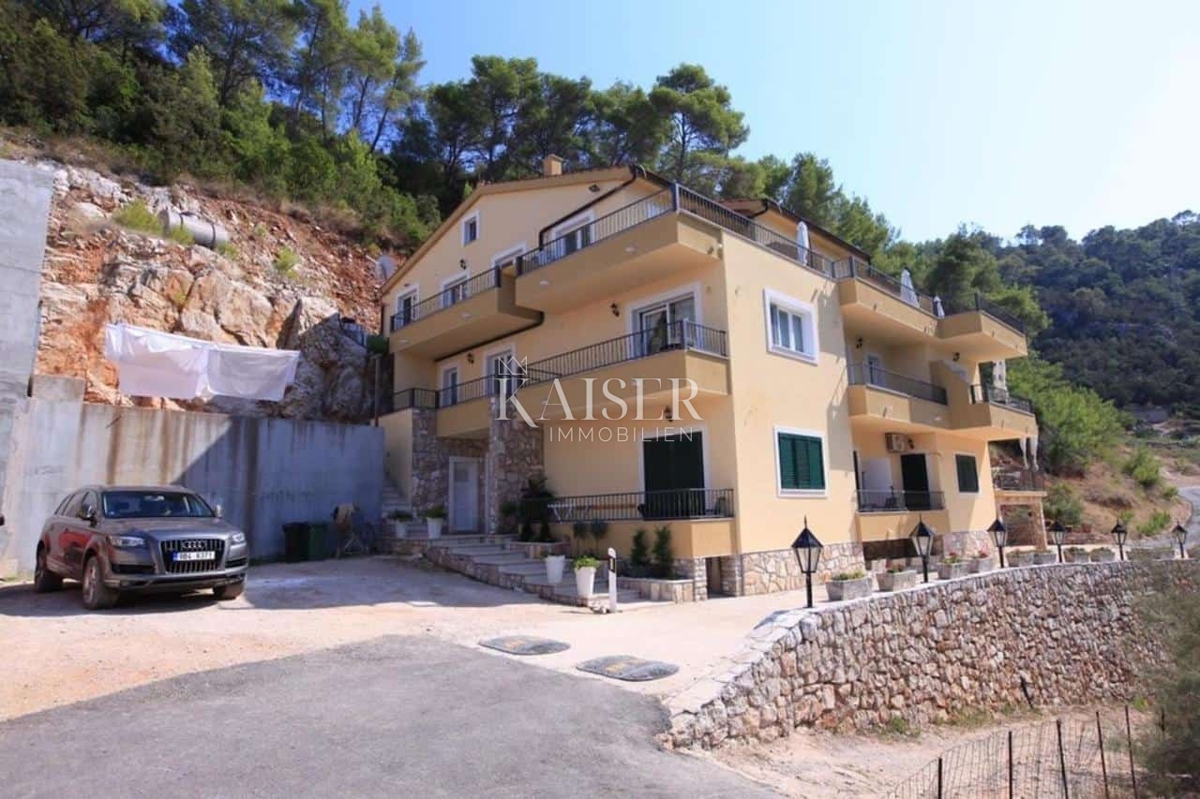 Casa tradizionale fronte mare sull'isola di Hvar