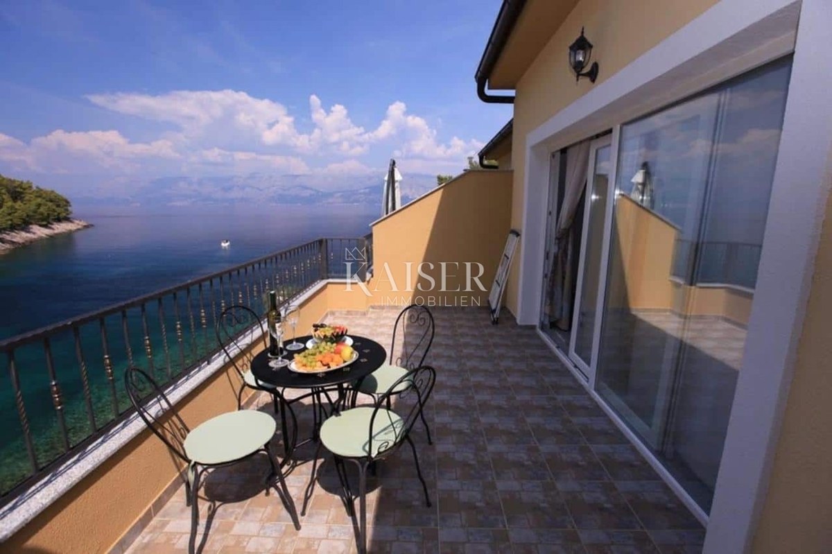 Casa tradizionale fronte mare sull'isola di Hvar