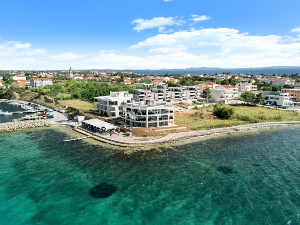 Zara – Privlaka | Prima fila al mare – appartamento moderno con giardino privato