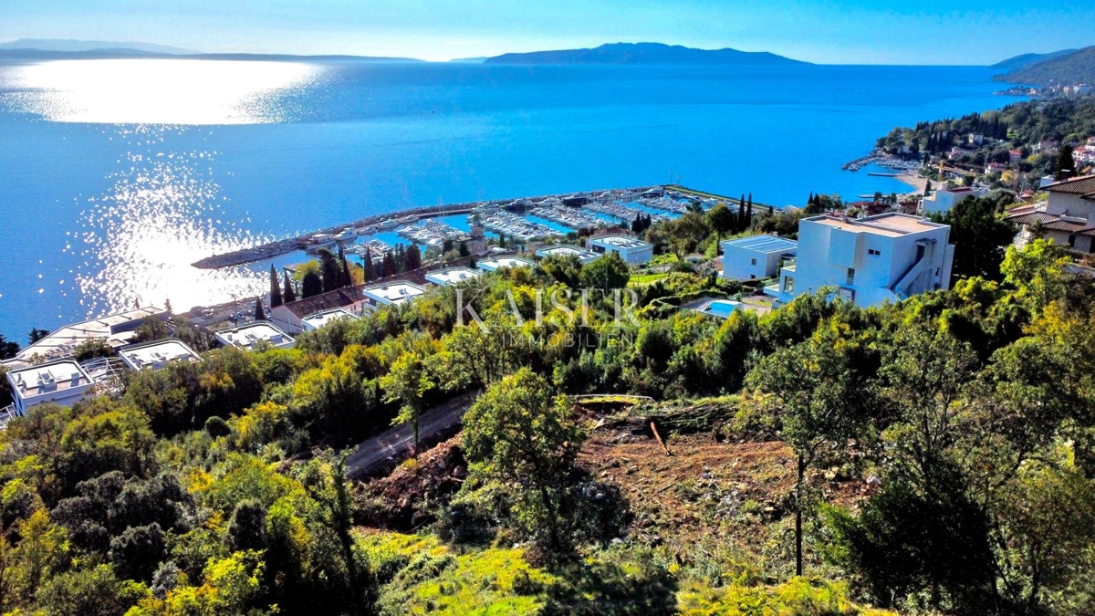 Opatija-Ičići, esclusivo appartamento con tre camere da letto, giardino privato e vista panoramica sul mare