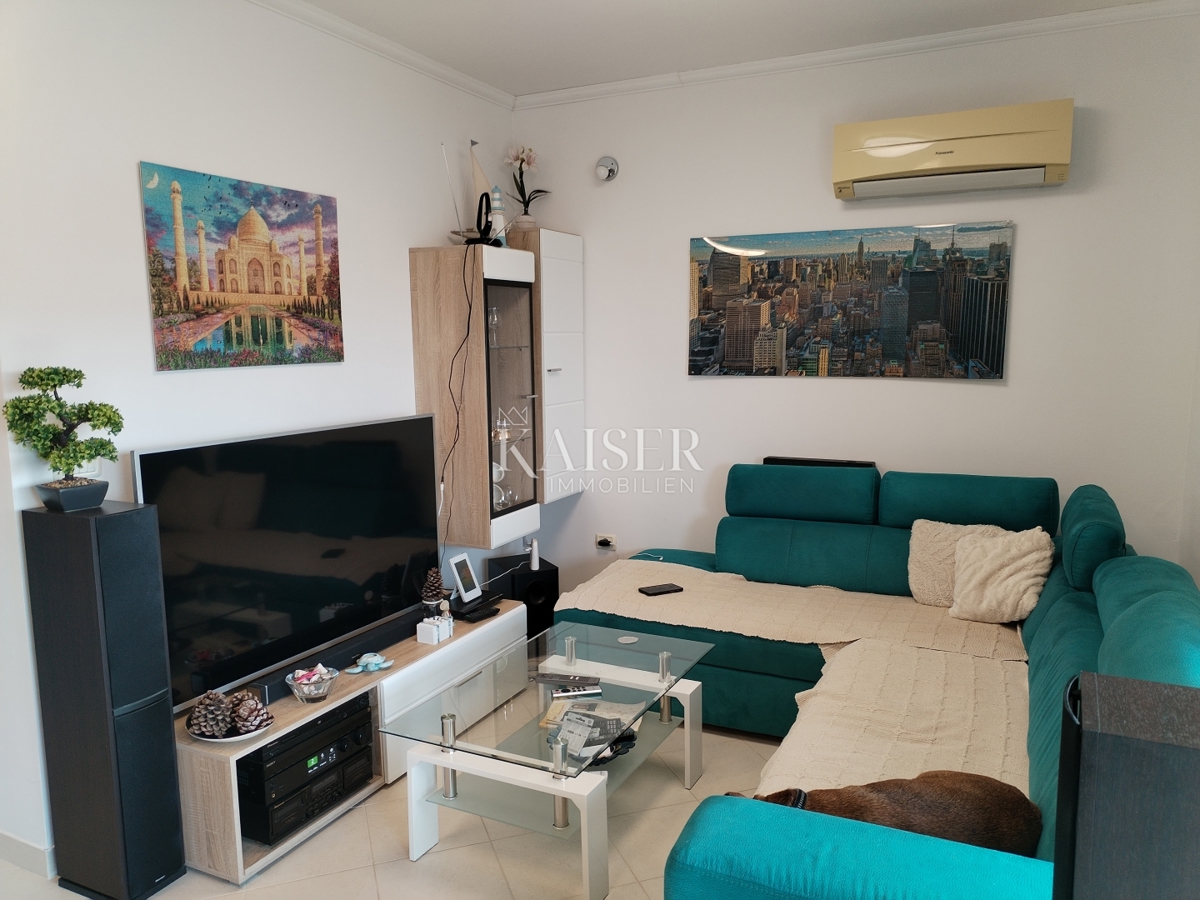 Istria, Cittanova, appartamento 115m2 con piscina e vista mare