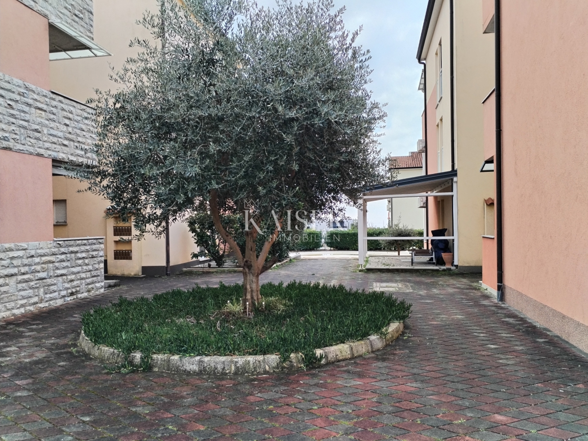 Istria, Cittanova, appartamento 115m2 con piscina e vista mare