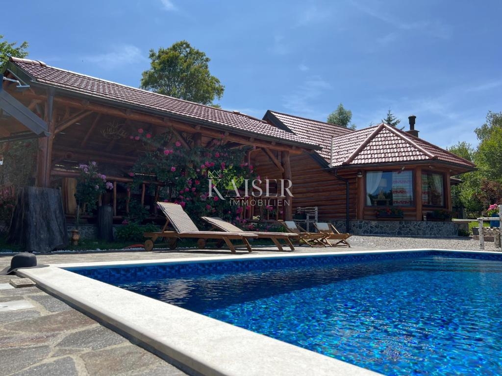 Ravna Gora, Kupjak - lussuosa villa in legno con piscina e centro benessere