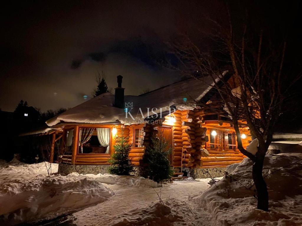 Ravna Gora, Kupjak - lussuosa villa in legno con piscina e centro benessere