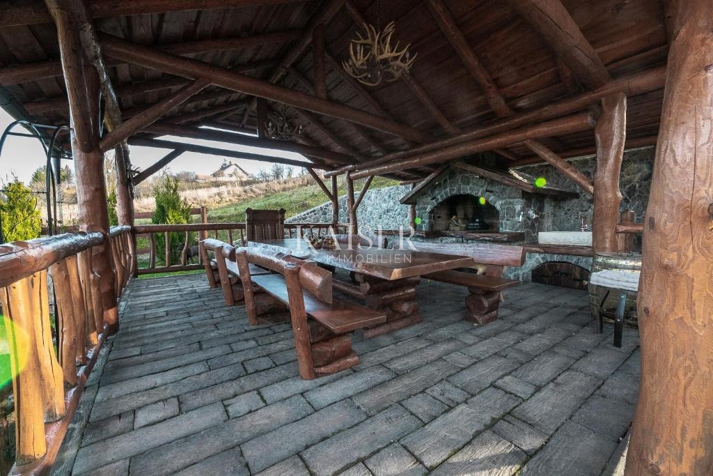 Ravna Gora, Kupjak - lussuosa villa in legno con piscina e centro benessere