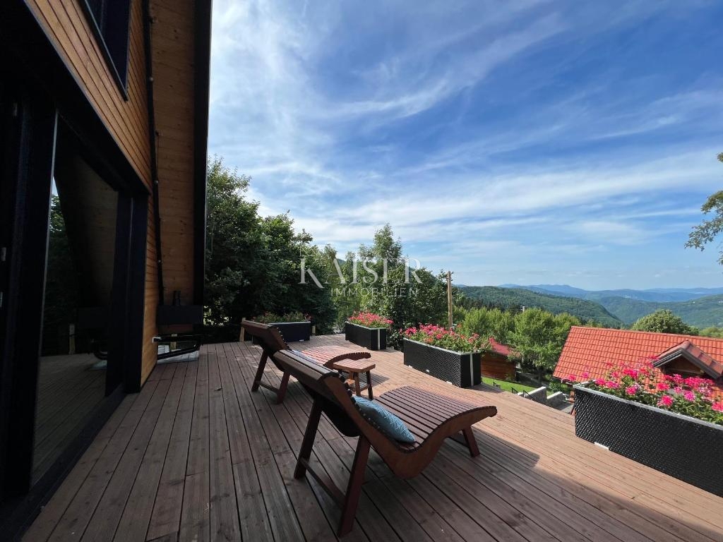 Ravna Gora, Kupjak - lussuosa villa in legno con piscina e centro benessere