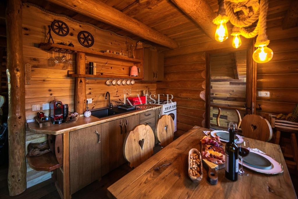 Ravna Gora, Kupjak - lussuosa villa in legno con piscina e centro benessere