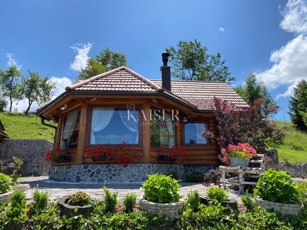 Ravna Gora, Kupjak - lussuosa villa in legno con piscina e centro benessere