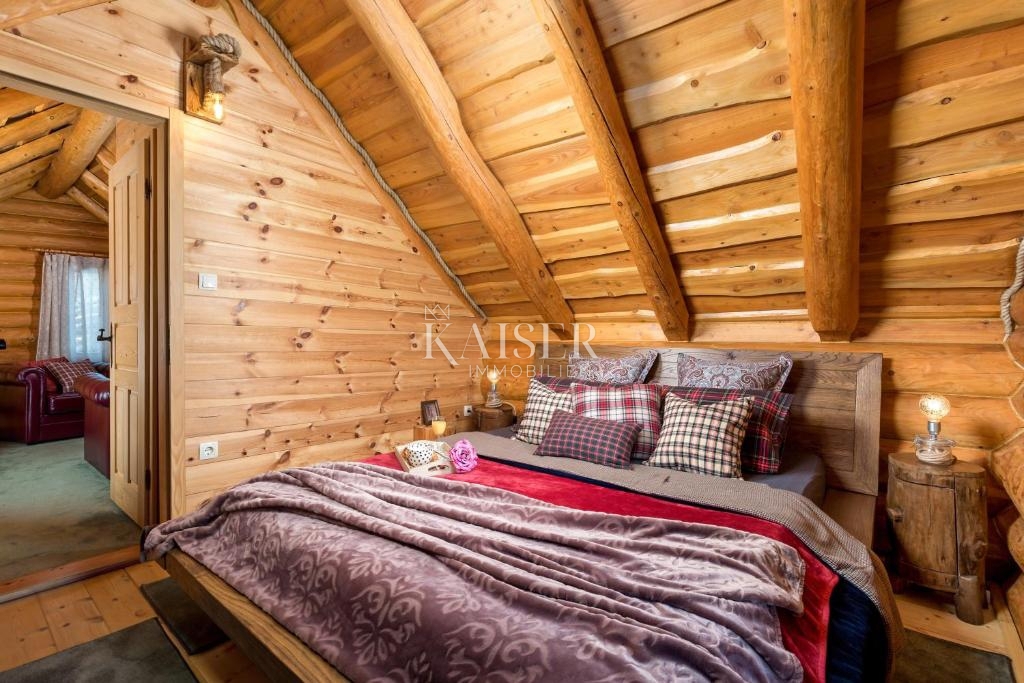 Ravna Gora, Kupjak - lussuosa villa in legno con piscina e centro benessere