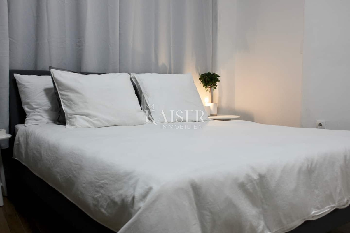 Opatija - Elegante appartamento con 1 camera da letto in una villa storica in centro con parcheggio