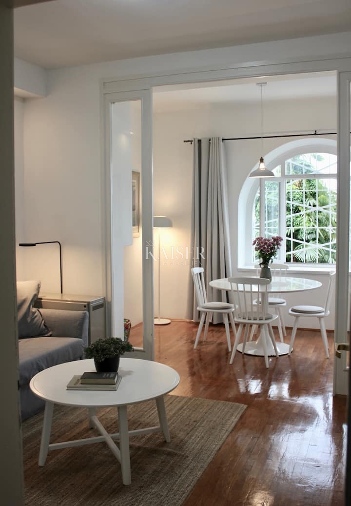 Opatija - Elegante appartamento con 1 camera da letto in una villa storica in centro con parcheggio