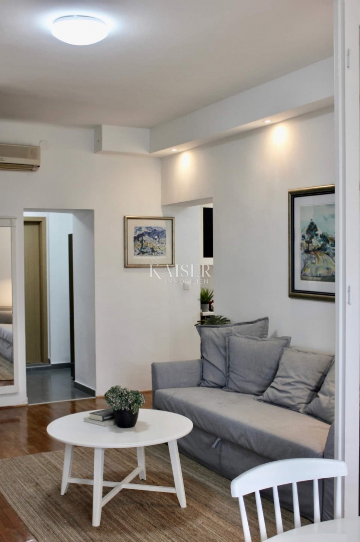 Opatija - Elegante appartamento con 1 camera da letto in una villa storica in centro con parcheggio