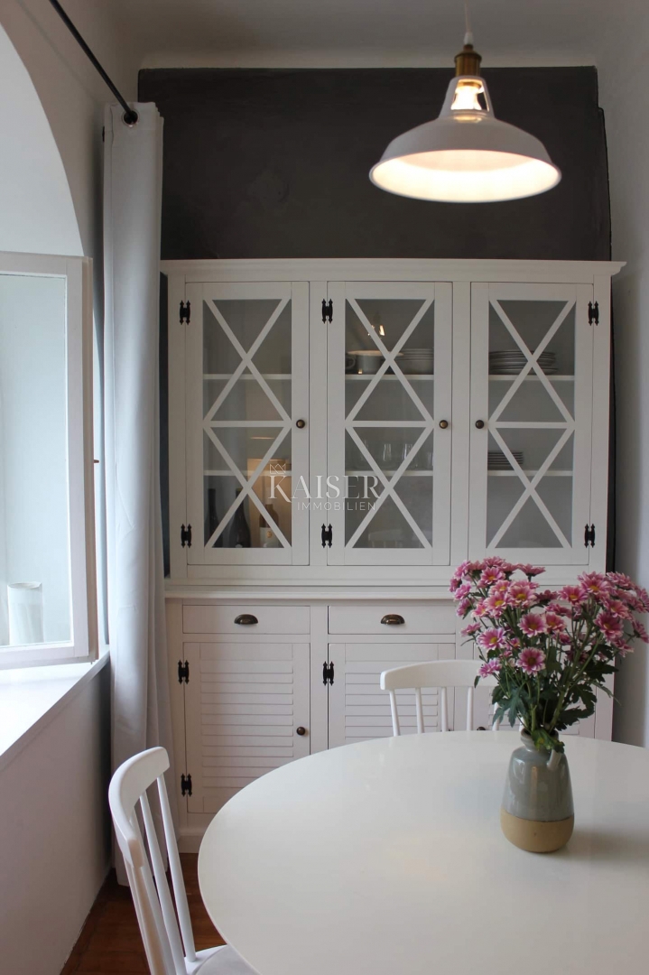 Opatija - Elegante appartamento con 1 camera da letto in una villa storica in centro con parcheggio