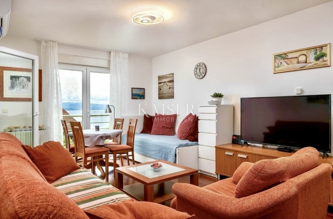 Opatija – Elegante appartamento con vista mare, parcheggio, ascensore e a pochi passi dal mare