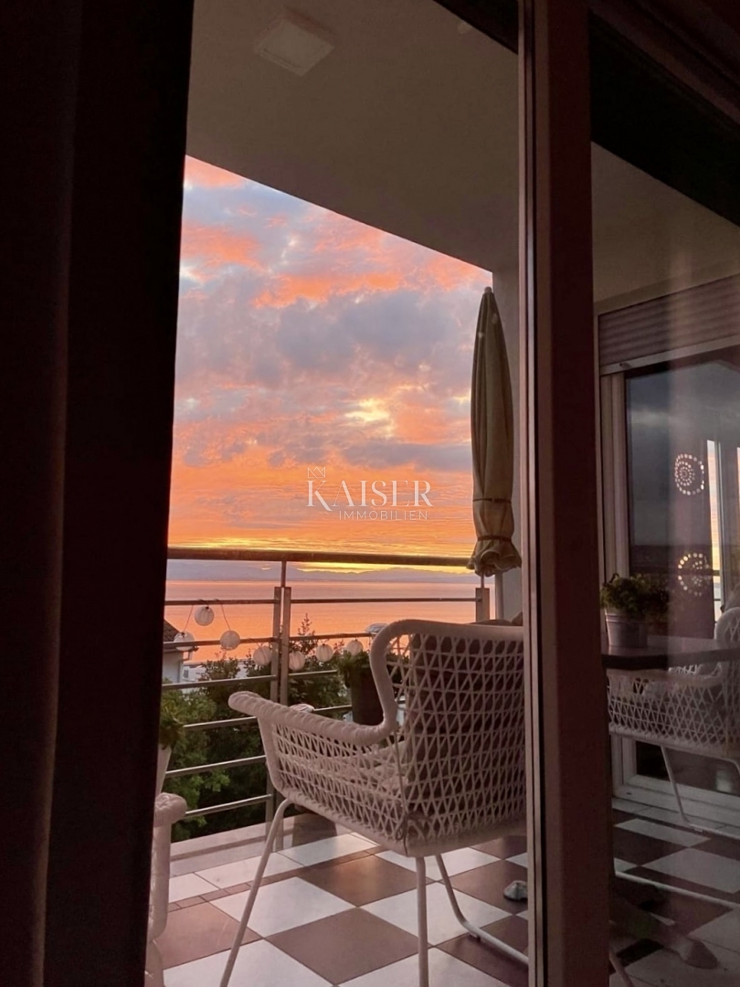 Opatija – Elegante appartamento con vista mare, parcheggio, ascensore e a pochi passi dal mare