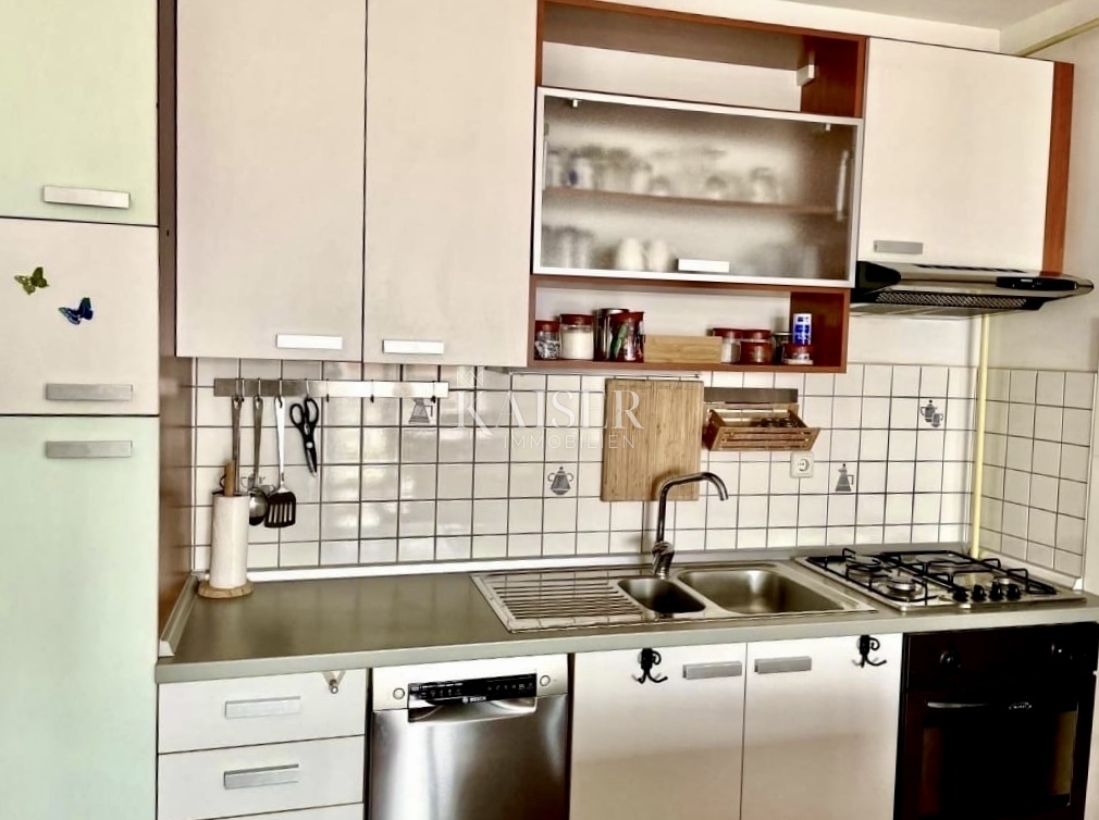 Opatija – Elegante appartamento con vista mare, parcheggio, ascensore e a pochi passi dal mare