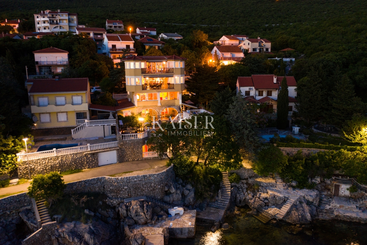 Novi Vinodolski, Smokvica - villa prima fila al mare